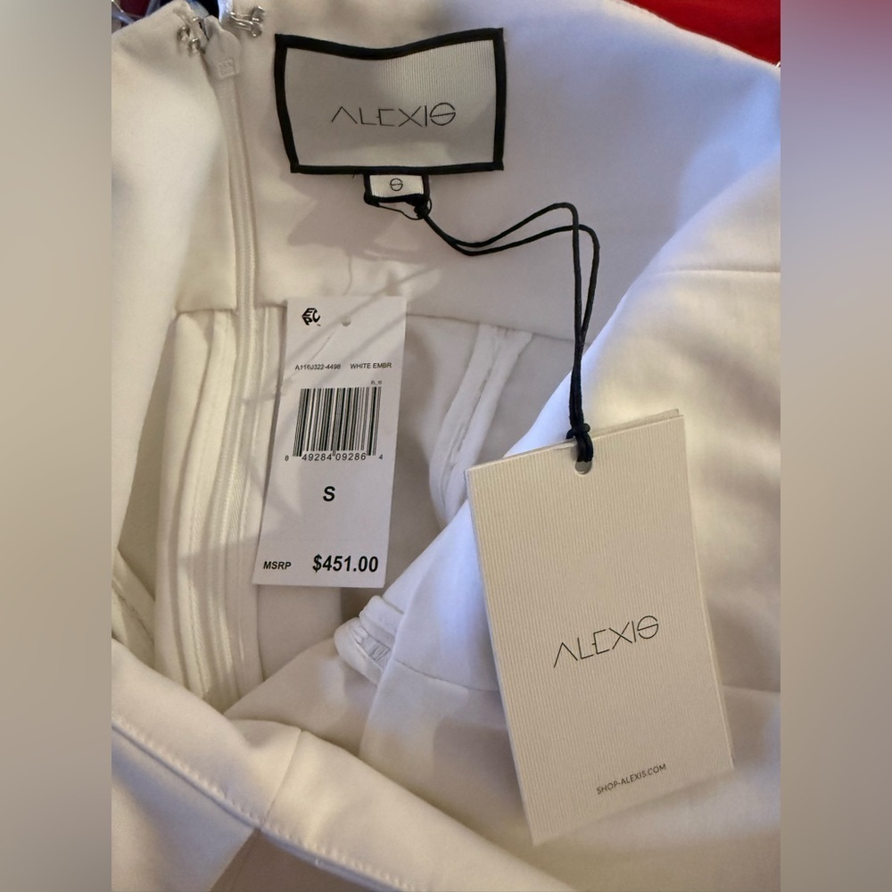 Alexis Elaina Dress White Embroidered Floral Mini NWT Rare Sold Out Size S - Picture 5 of 5